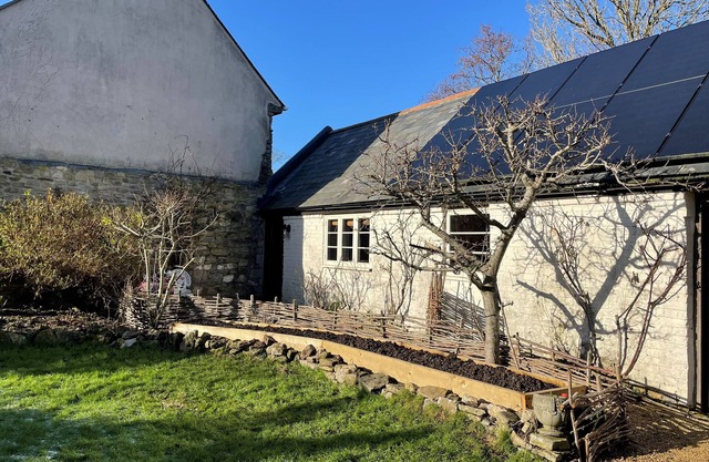 CARNOTZE, pet friendly, character holiday cottage in Broadmayne