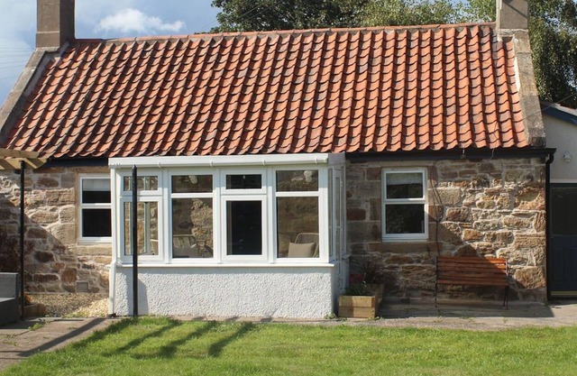 Carpenter's Cottage- coastal stay with garden
