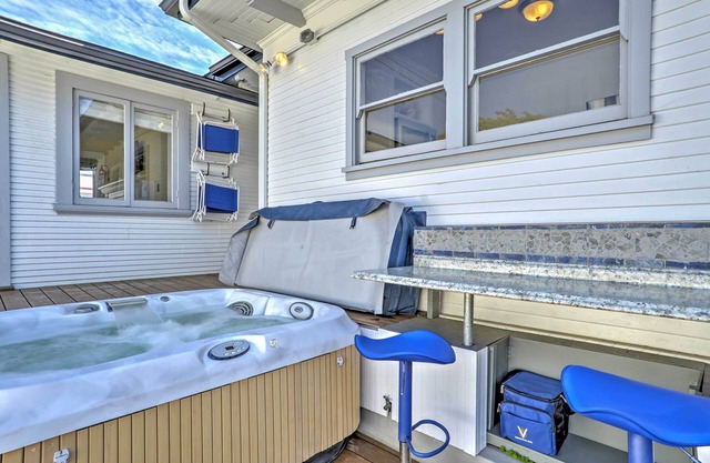 Carpinteria Apt w/ Hot Tub - 10 Min Walk to Beach!
