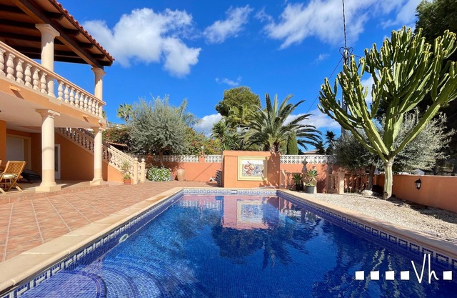 CARRASQUETA - Magnifique villa à Moraira