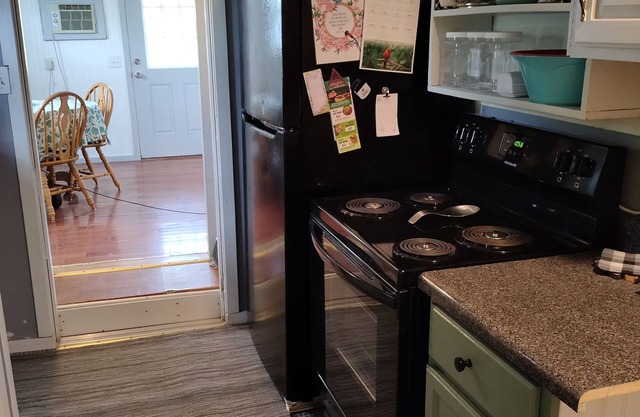 Carriage House nPerfect 2-bedroom house with AC in charming Lebanon.