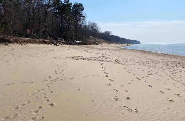 Carrie's Cottage - Charming Duplex Style 3 Bedroom Cottage with Beach Access!