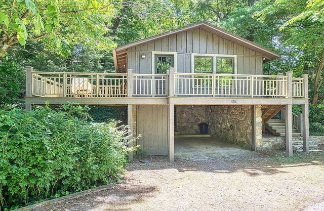 NOUVELLE LOCATION! Studio Carruth Cottage pour 4 personnes. Promenade au centre de conférence du lac Junaluska, lac, roseraie