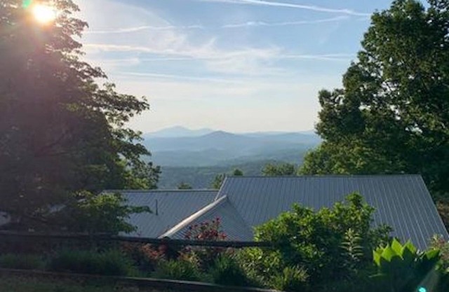Carson's Run on Cedar Mountain--Cozy retreat with spectacular mountain views.