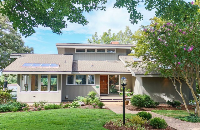 ~ IRVINGTON’S AFFORDABLE AND ELEGANT WATERFRONT DESTINATION AWAITS YOU! ~