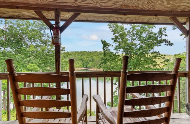 Carters Lake, Lakeside Cabin #9