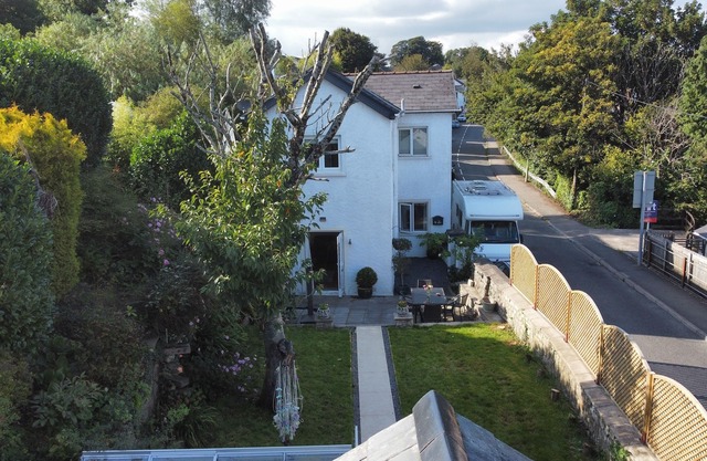 Cartref,1860's Family home Overlooks Bridgend, Newcastle Castle, Pet Friendly.
