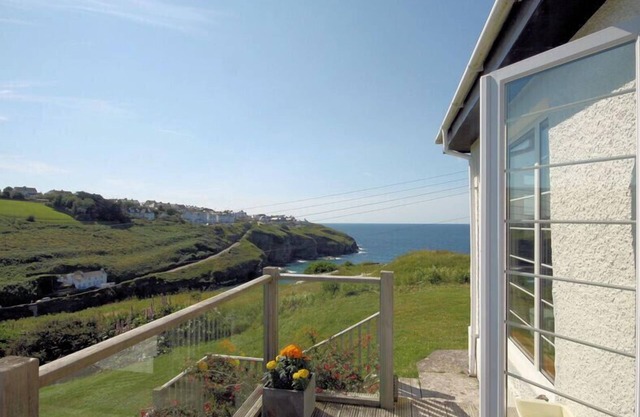 CARTWAY COVE, family friendly, with a garden in Port Isaac