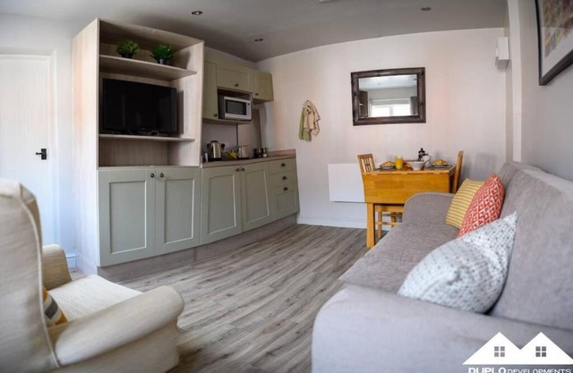Carver Apartment at West Drayton Farm
