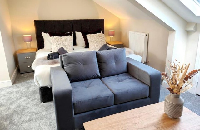 Carvetii - ANNE House Room 4 - Triple bed 2nd floor en-suite