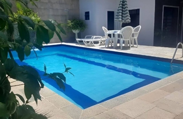 Casa Térrea c/ Piscina, 3 Suítes, Acomoda 15 Pessoas e Eventos, P. Grande/forte