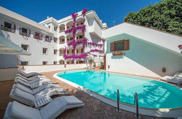 Casa Alloro D: A welcoming studio apartment located in the center of Minori and a few meters from the sea.