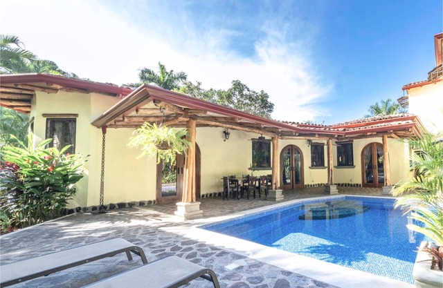 Casa Amistad - Charming 2-bedroom home with pool in Playa Hermosa