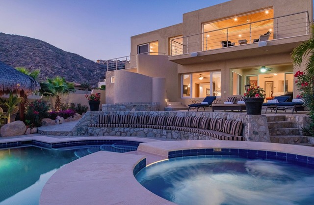Casa Angel: Ocean view, steps from Pedregal Beach. Promotions available.