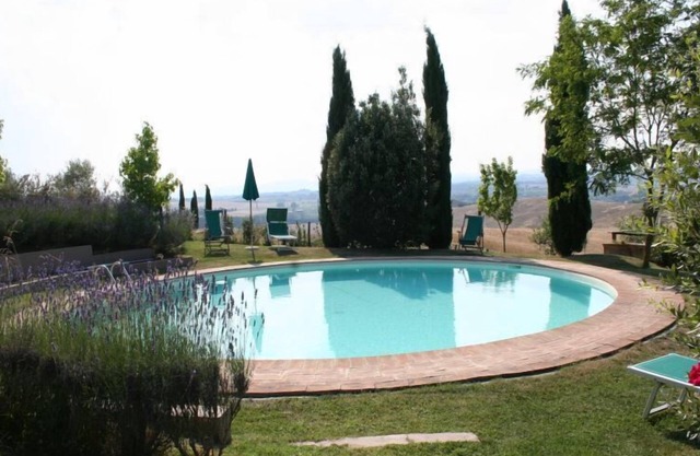 Maison individuelle avec piscine et jardin, au sommet d'une colline avec vue sur Sienne all'orizzo