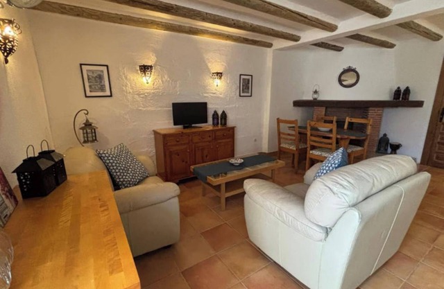 Casa Aurora est une maison confortable pour 2 personnes à Mures, en Espagne, ave