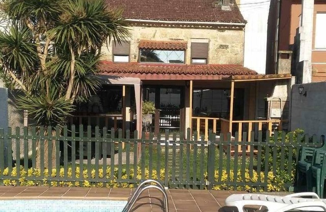 Réf. 10562 Maison en pierre avec piscine dans le centre de O Grove