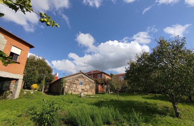 Casa bandulu, charming and sustainable rural house next to the Miño River