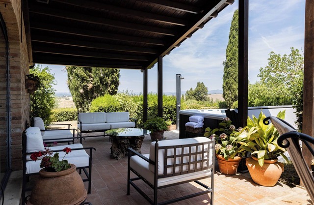 Casa Bianca gorgeous Tuscan home, Crete Senesi
