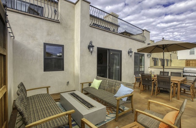 Casa Blanca 4Bdrm Beach Home Steps from Beach, Golf & Wine