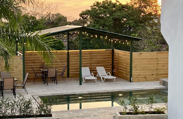 Casa Blanca: 6 Apartments, Central, Pool, Jacuzzi, Rancho & Secure Parking