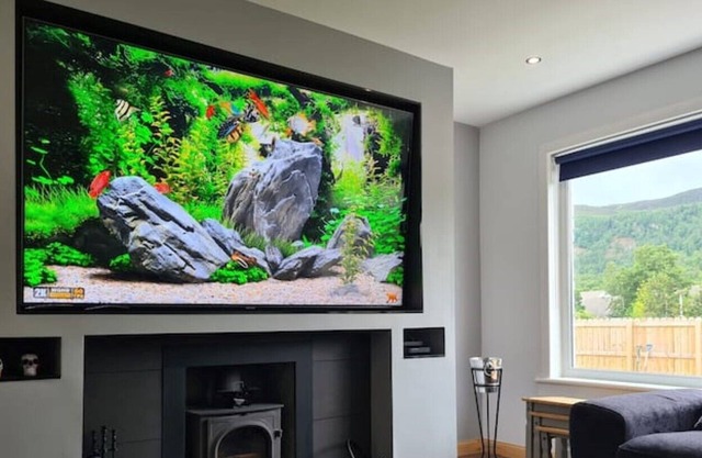 Casa blanca. Cinema room, Hot tub, Sleeps 7. Aviemore.