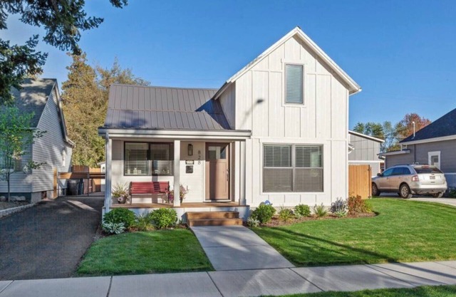 walking distance to Midtown & DT!
