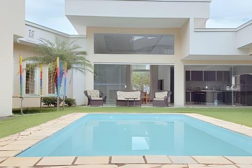 Casa c/3 Suítes, Piscina e Área Gourmet