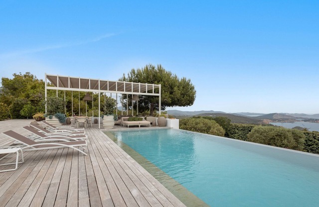 Casa Cayama with sea views, Wi-Fi and air conditioning