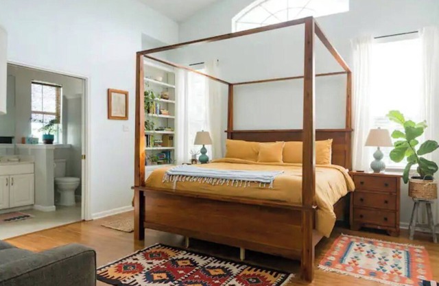 2-bedroom home in the country but just a short drive to downtown Georgetown!