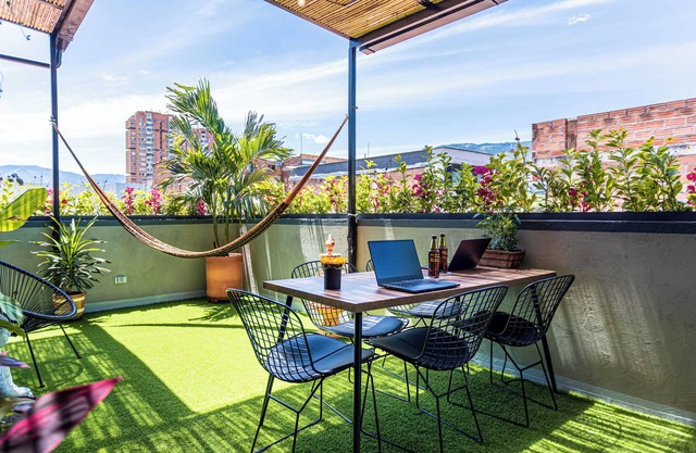 Casa Colibri - Modern 5 BR, Spacious Green Terrace, Jacuzzi / Hot-Tub, Quiet