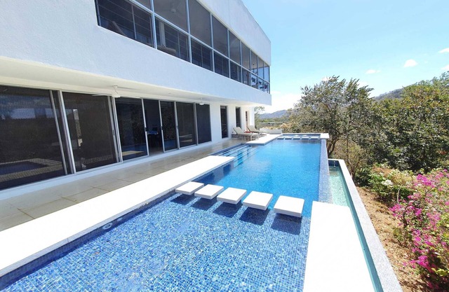 CASA COLINA Outstanding House W/ an amazing view