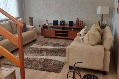 Casa completa com área de lazer próxima ao centro shopping e principais vias de acesso!