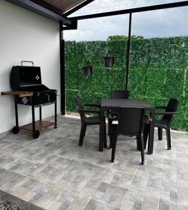 Casa con Parrilla y Espacios al Aire Libre