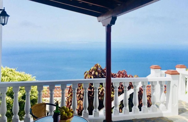 Casa con vista al mar y montaña, wifi, Barbacoa