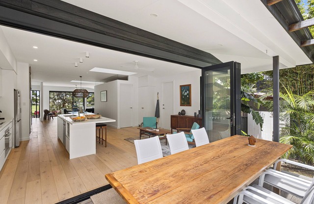 Casa 'ConnWilli’ @ Thirroul Beach - Directly opposite Thirroul Beach Reserve