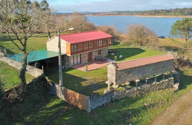 Ref 12013 Grande maison au pied du réservoir de Mazaricos - Costa da Morte