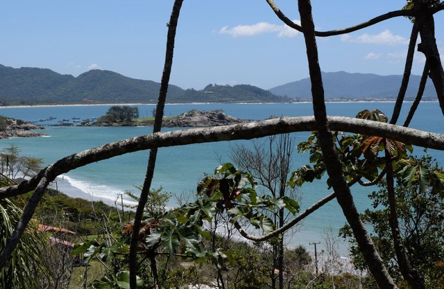 Casa da Marilia sur la plage de Matadeiro, bois surplombant la mer et la paix