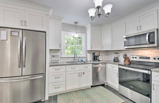 Casa De Familia - Family Oriented Home Richmond w/ Private Pool