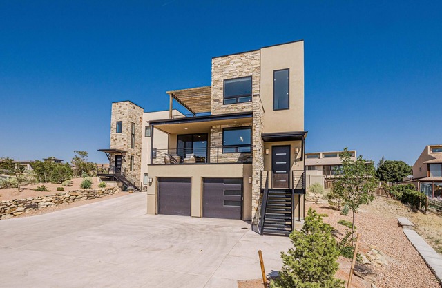 Casa de Luz: Steps from Golf Course w/ Private Balcony