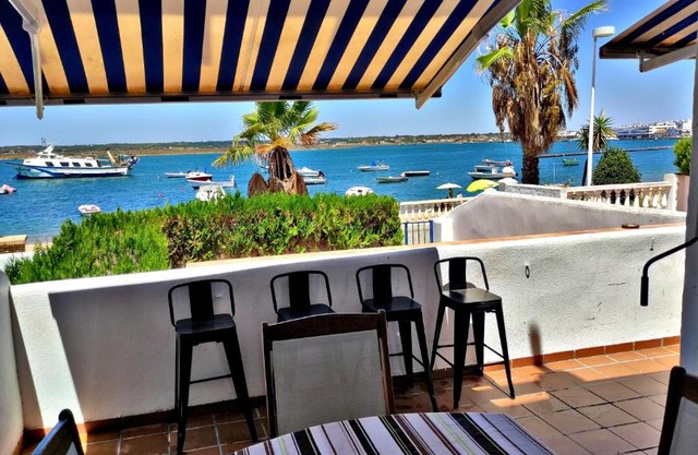 casa del mar, gran terraza junto playa cantil