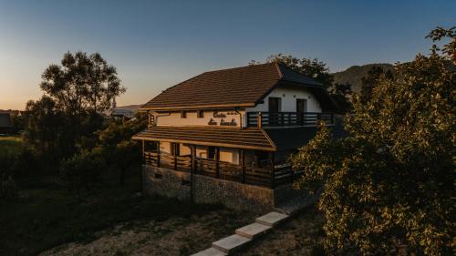 Casa din livada