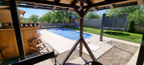 Casa din Vie, Piscină Încălzită, întreaga locație la 15min de centrul orașului Oradea