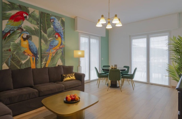 MAISON EMY: Penthouse ensoleillé avec des boîtes privées air -WiFi-SkyTV Climatisé