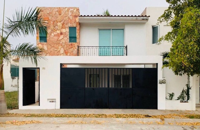 Casa Encanto - 3Bdr, 2.5bath w/Jacuzzi and Parking