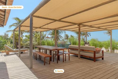 Casa FRENTE MAR com piscina incrível