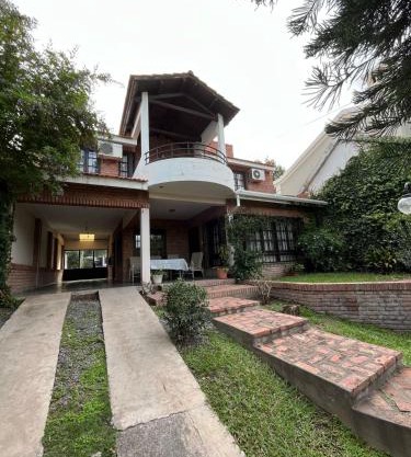 CASA GRAND BOURG CON MAGNÍFICA VISTA Y PILETA