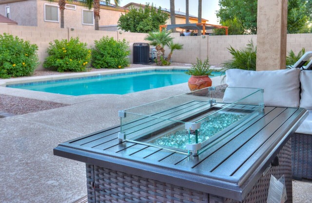 New!! Casa Grande Oasis! Heated Pool, Pet & Kid Friendly, Gas Grill, Fireplace, across from Park
