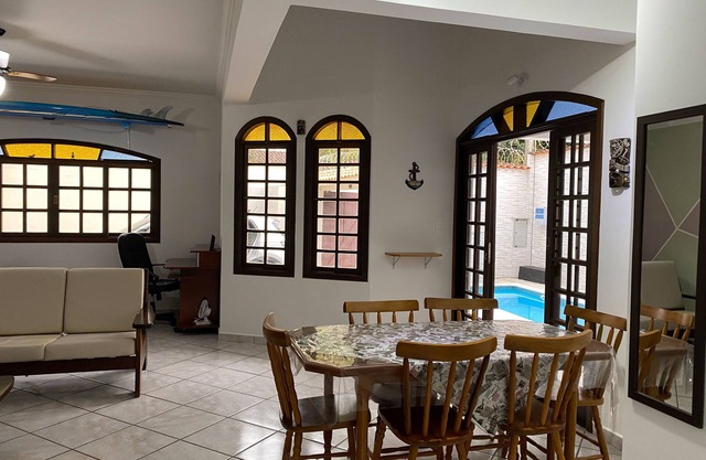 Maison avec 4 suites, 4 espaces, à Praia de Boiçucanga, à 200m du sable