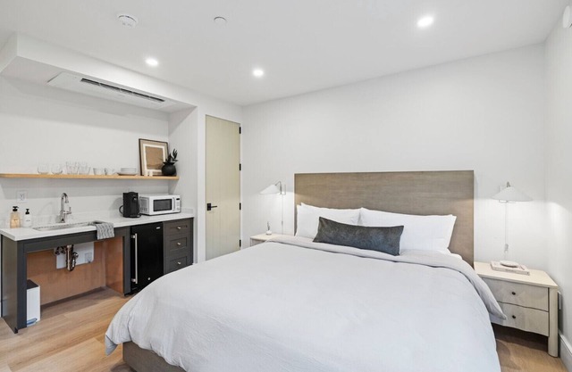 Casa Jardin Unit 8-Boutique Suite in Downtown Santa Barbara